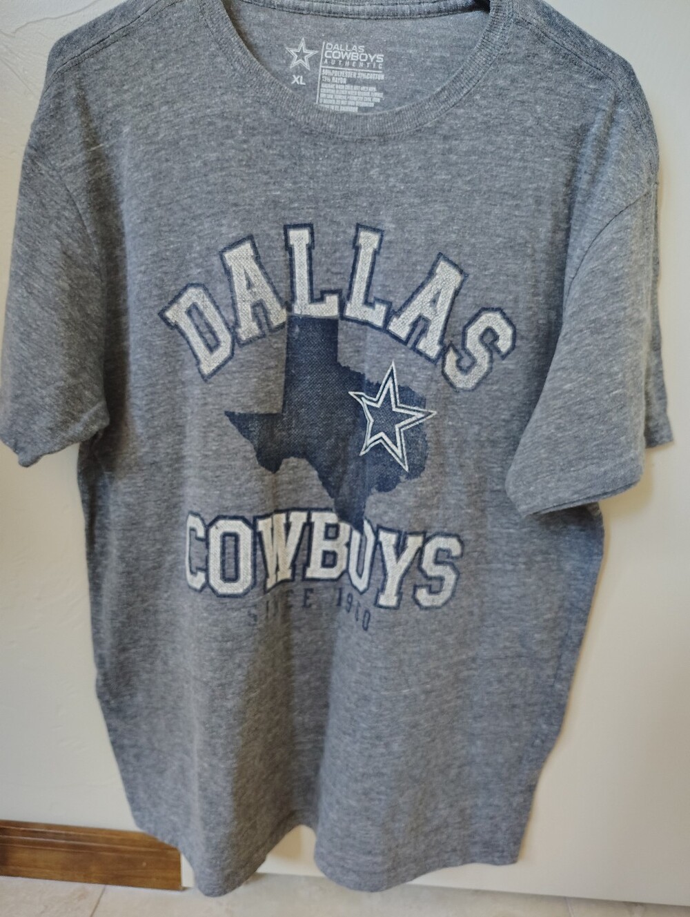 Dallas Cowboys Authentic NFL Gray Short Sleeve T-Shirt Shirt Size XL Distressed